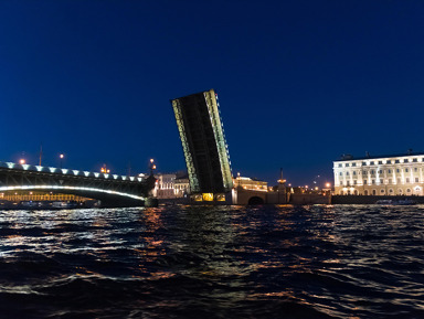 (L.S) Ночная прогулка под разводными мостами по рекам и каналам Петербурга от Петропавловской крепости – групповая экскурсия