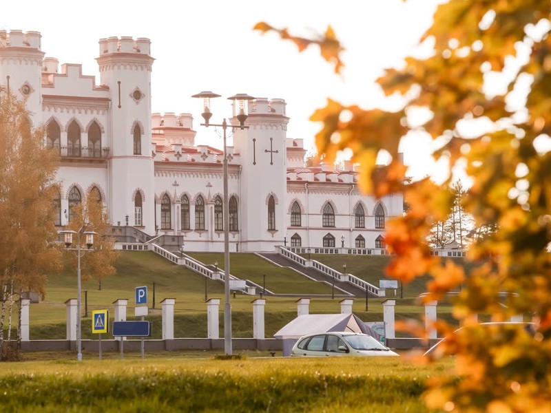 Трансфер из Бреста во дворец Пусловских и обратно – индивидуальная экскурсия