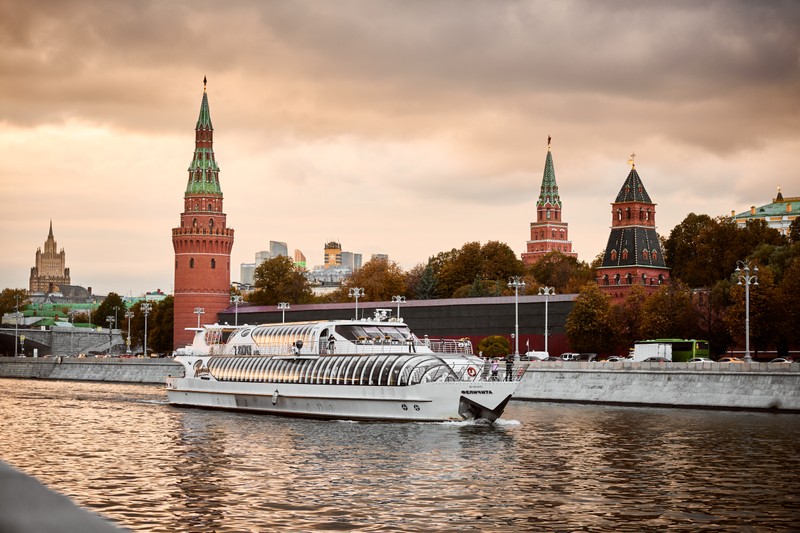 По вечерней Москве — на теплоходе и автобусе – групповая экскурсия