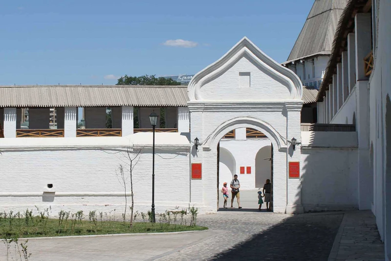 Астраханский кремль и его окрестности — пешком и на авто – индивидуальная экскурсия