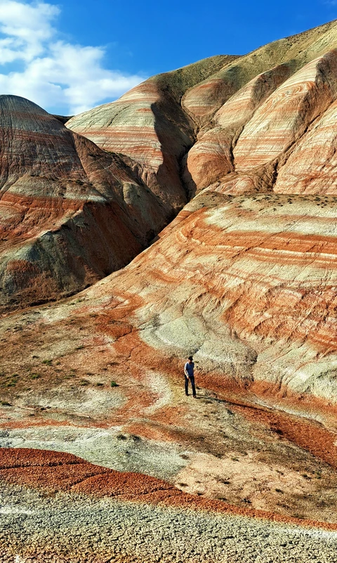 Агатовые горы Хызы, грязевые вулканы, розовое озеро и скала Бешбармаг – индивидуальная экскурсия