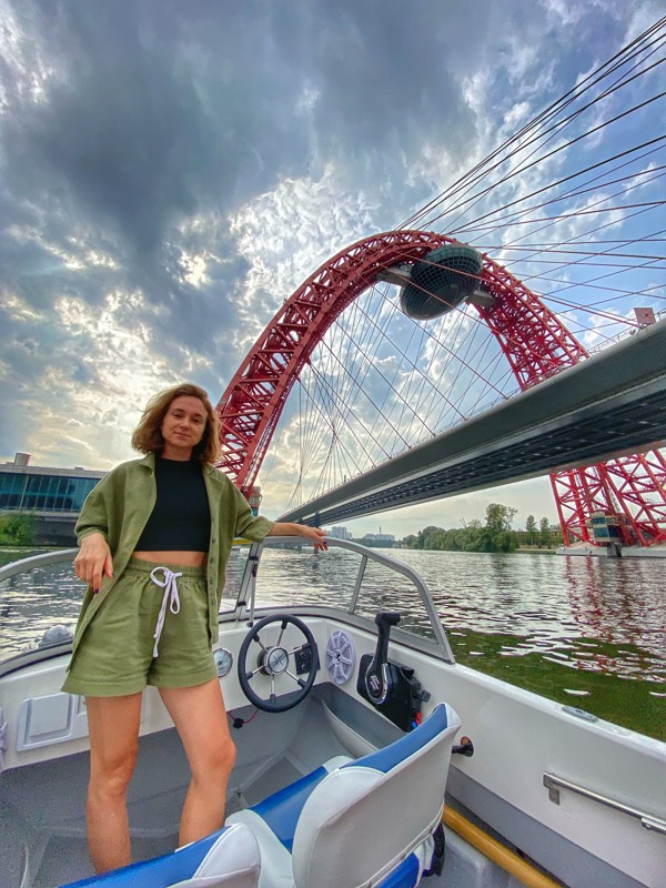 Самостоятельная прогулка на катере по живописному району Москвы – индивидуальная экскурсия