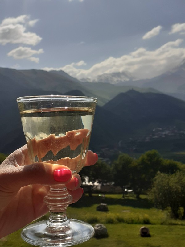 Вкусное путешествие по летней Грузии: много солнца, вина и гор – авторский тур