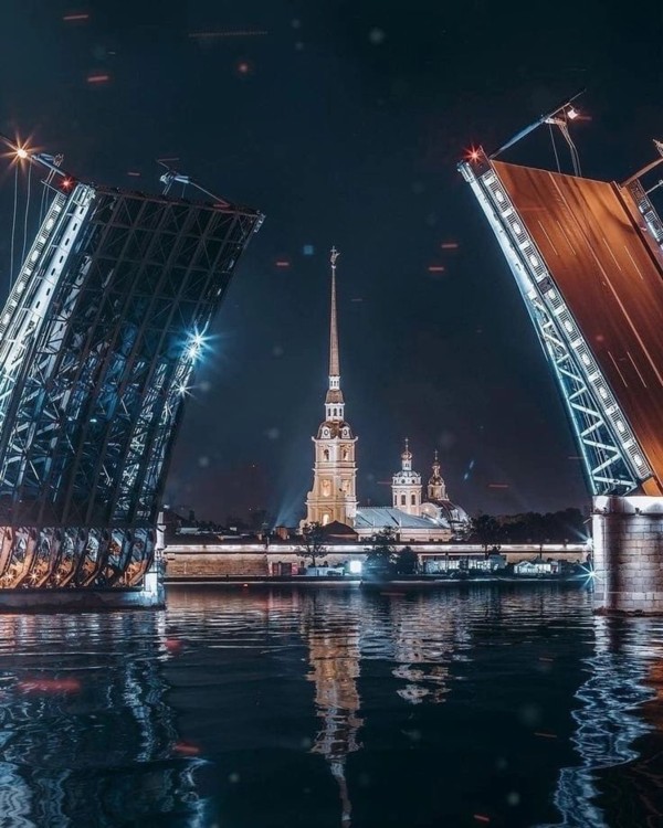Петербург в летнюю ночь: атмосферная прогулка на катере – индивидуальная экскурсия