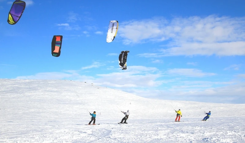 Сноукайтинг на берегу зимнего озера – индивидуальная экскурсия