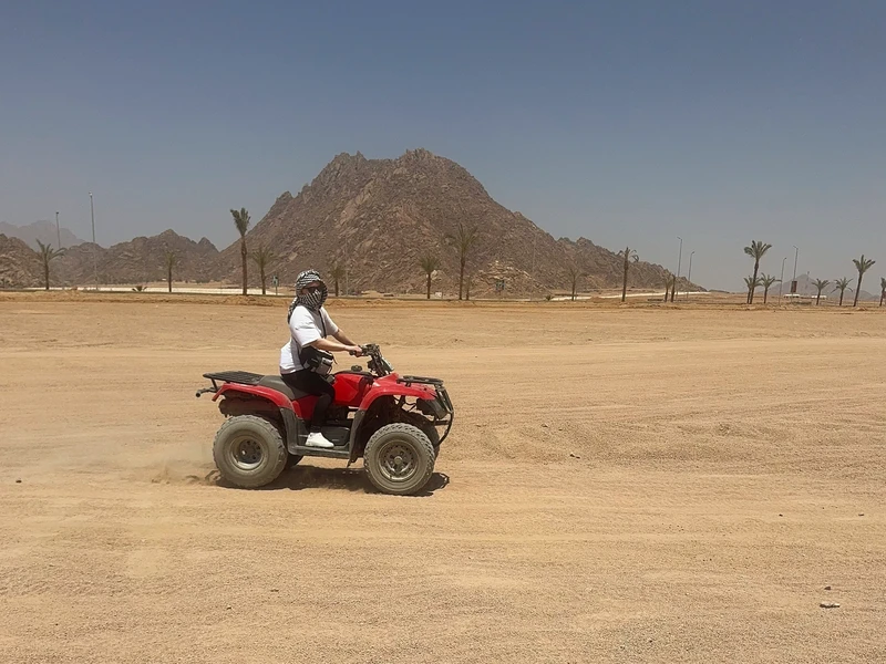 Закат в пустыне на квадроциклах или багги (всё включено) – групповая экскурсия