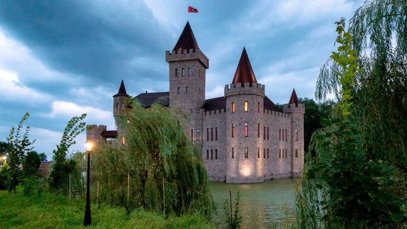 Из Нальчика — к Чегемским водопадам и сказочному замку Шато Эркен – групповая экскурсия