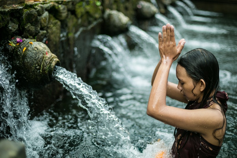 Святые источники и церемония очищения в водопаде – индивидуальная экскурсия