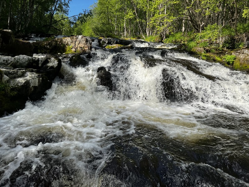 Кольский фьорд и великолепие водопадов – групповая экскурсия