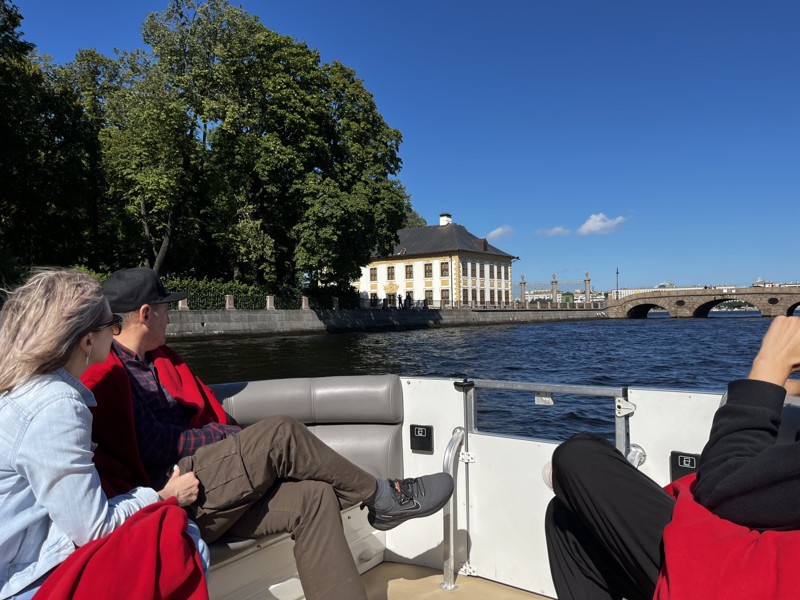 По рекам утреннего Петербурга — на катере и в небольшой группе – групповая экскурсия