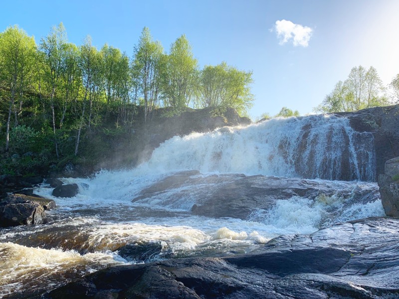 Душевный пикник у водопада на реке Лавна – индивидуальная экскурсия