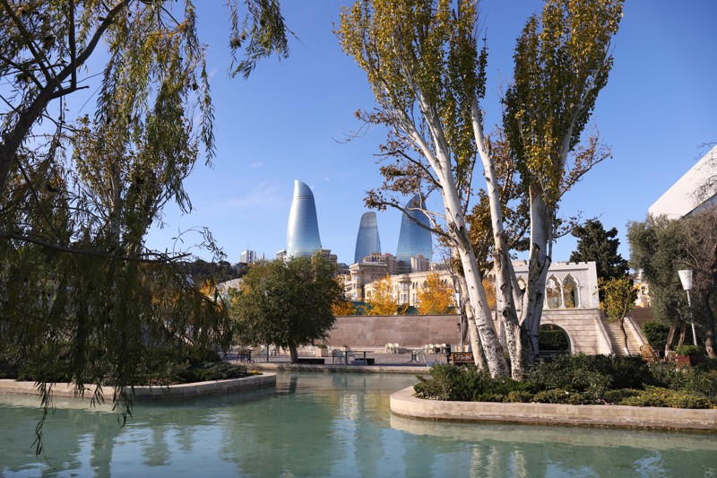 Индивидуальный тур по Азербайджану: контрасты Баку, артефакты «Гобустана» и огни Апшерона – авторский тур