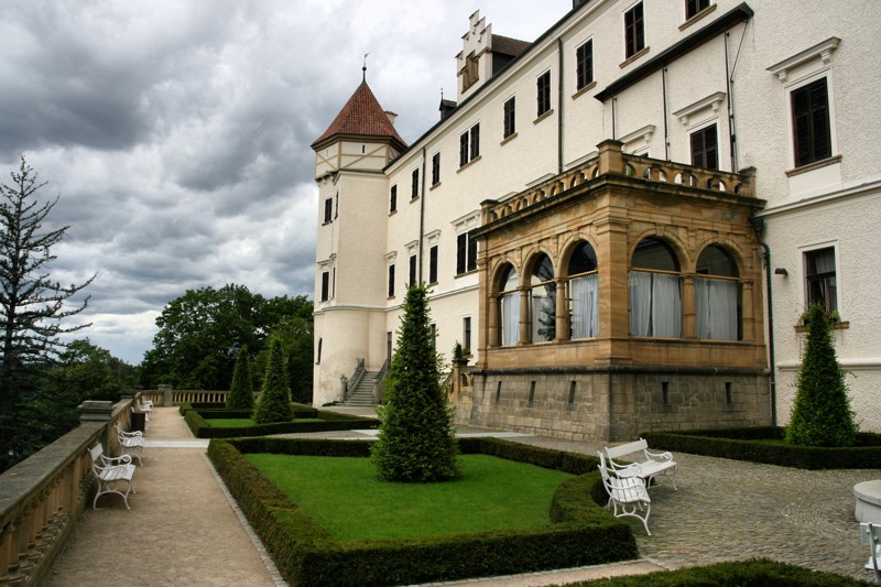 Из Праги — к замку Конопиште – индивидуальная экскурсия