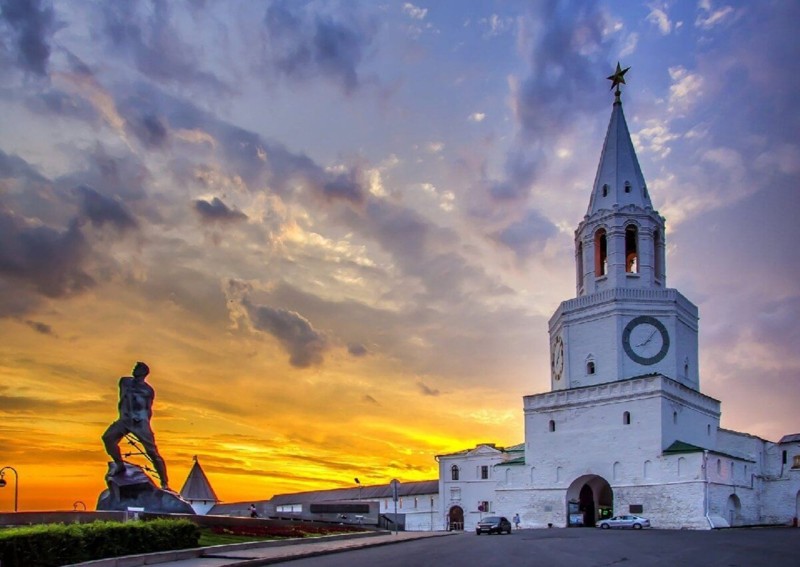 Казанский кремль в вечерних огнях. Групповая экскурсия