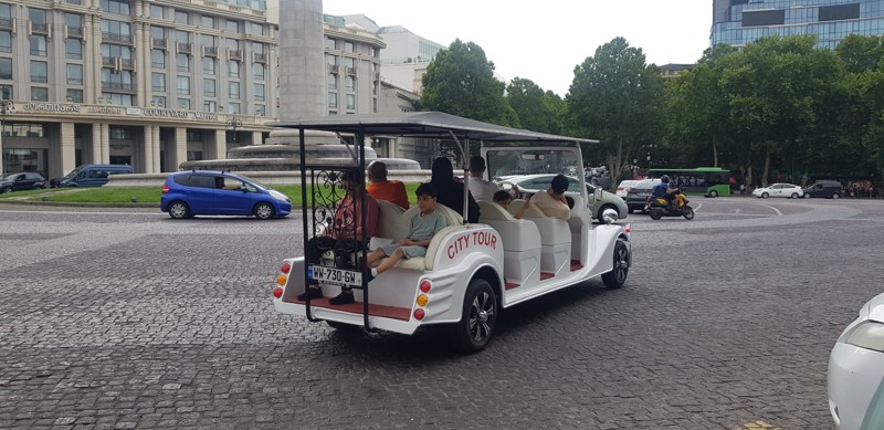 Тбилиси на электромобиле: увидеть и не устать – групповая экскурсия