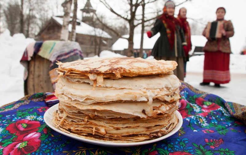 С горячими блинчиками и народными потехами: масленичные проводы в Коломне и Рязани – авторский тур