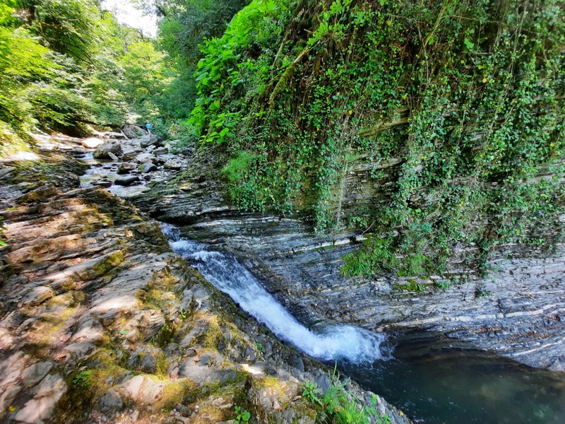 Треккинг к Ажекским водопадам – индивидуальная экскурсия