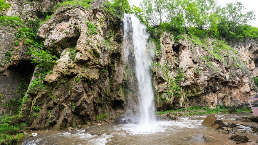 Из кисловодска в балкарию. Медовые водопады Кисловодск 2022. Медовые водопады КЧР. Карачаевское подворье в Кисловодске.