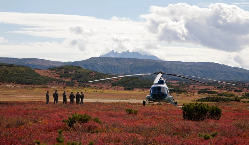 На Камчатку с вулканологом: VIP-экспедиция с прогулкой на вертолёте, рыбалкой, баней и деликатесами – авторский тур