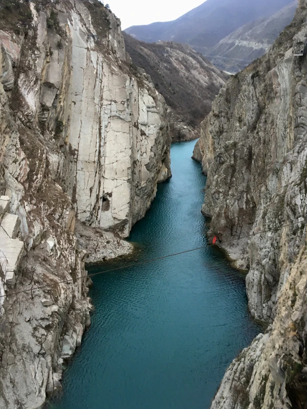 Из Махачкалы — к Сулакскому каньону и бархану Сарыкум – групповая экскурсия