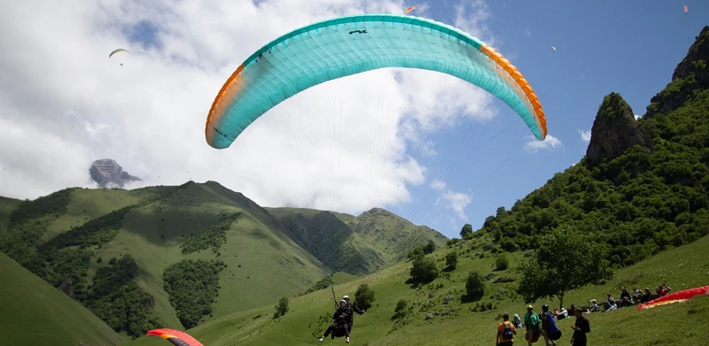 Полёт на параплане и поэзия Чегемского ущелья – индивидуальная экскурсия
