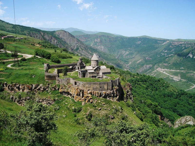 Из Еревана — к монастырям Хор Вирап, Нораванк и Татев – групповая экскурсия