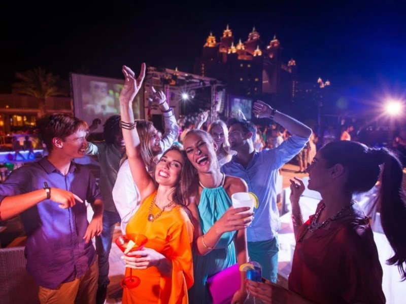 Вечеринка на яхте в Дубае с безлимитными напитками – групповая экскурсия