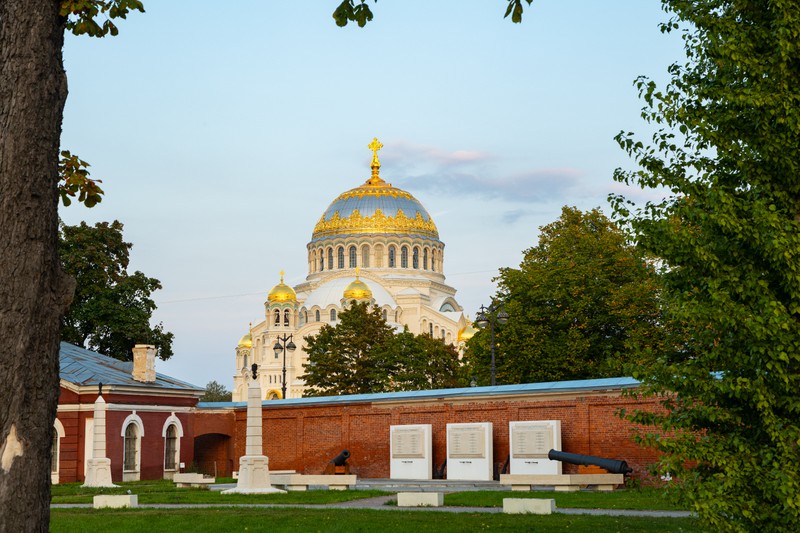 По следам морской славы: экскурсия из Петербурга в Кронштадт + прогулка на теплоходе