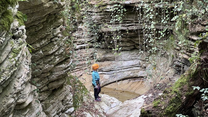 Прогулка по каменному лабиринту: сухой каньонинг в Сочи – групповая экскурсия