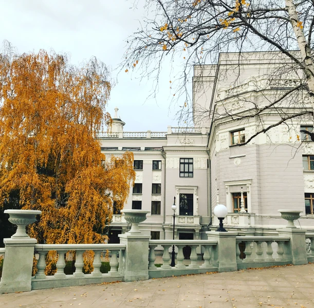 По Екатеринбургу — с французским акцентом, десертом и обедом (всё включено) – индивидуальная экскурсия