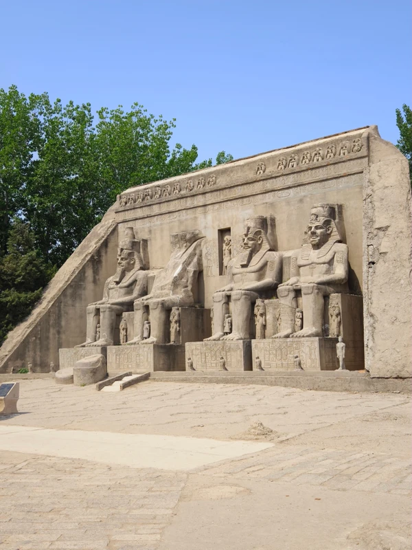 Парк «Мир», автомобильный музей и пекинский цирк – индивидуальная экскурсия