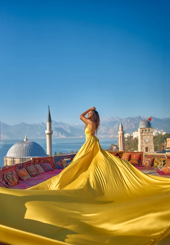 Фотосессия в летящих платьях в Анталье – индивидуальная экскурсия