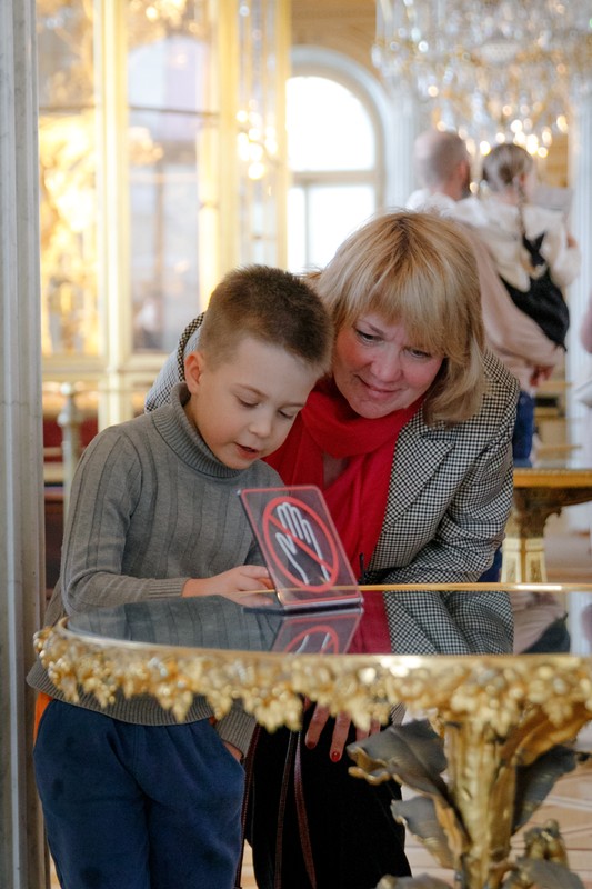 Экскурсия для детей «Каменная шкатулка Эрмитажа: малахит, лазурит и мозаика»