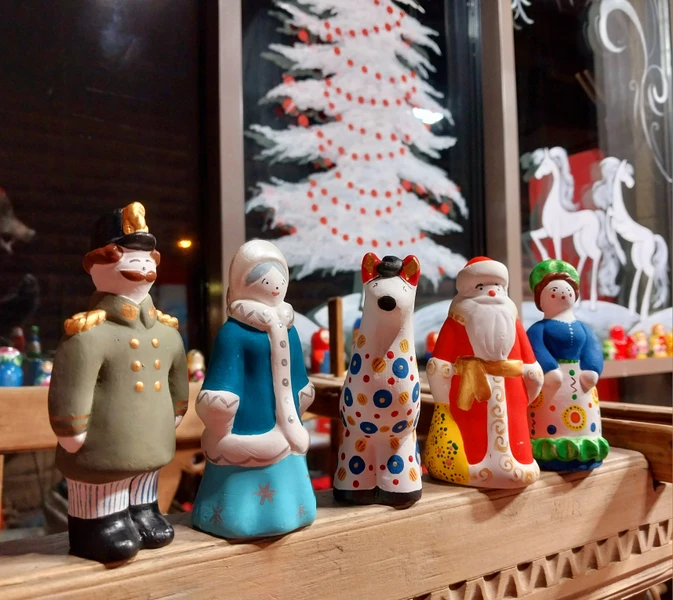 Роспись дымковской игрушки или зимних волшебников – групповая экскурсия