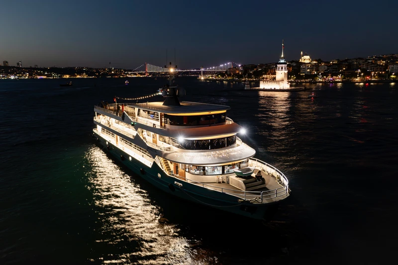 Круиз-шоу по Босфору на огромном лайнере – групповая экскурсия