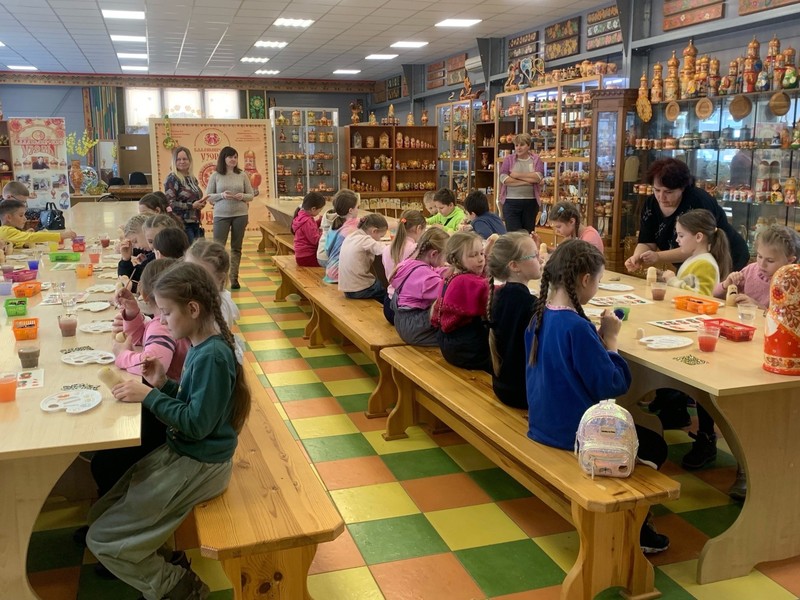 Мастер-класс по росписи магнита на холодильник в Суздале (5+) – групповая экскурсия