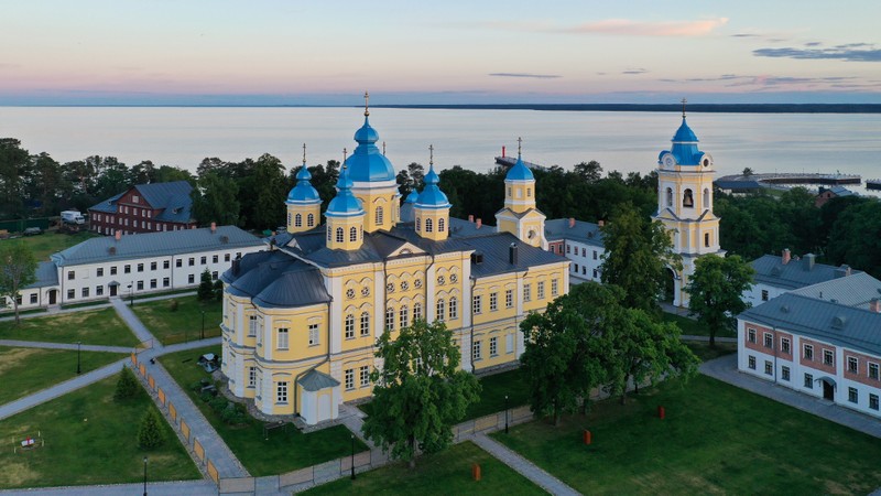 Остров-монастырь Коневец: на страже красоты и покоя – групповая экскурсия