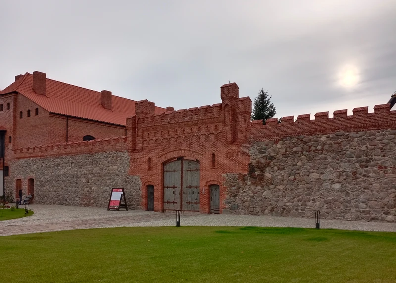 Тевтонские крепости: Форт №11, замки Вальдау и Нойхаузен (билеты включены) – групповая экскурсия