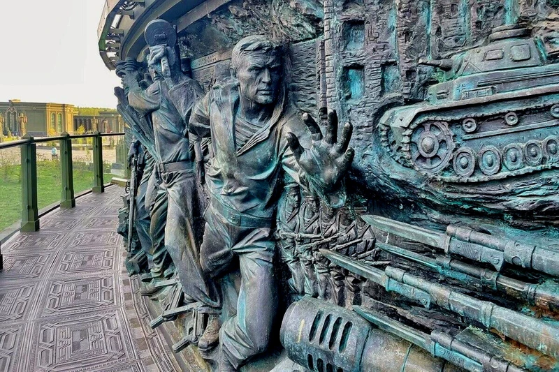 «А превратились в белых журавлей...» – групповая экскурсия