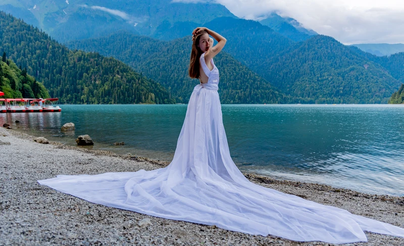 Девичник в Абхазии с фотосессиями в летящих платьях на фоне всех визитных карточек (мини-группа) – авторский тур