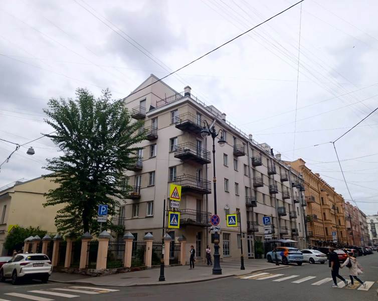Мобильный квест в Петербурге «Прогулка с незабытым писателем Д.» – индивидуальная экскурсия