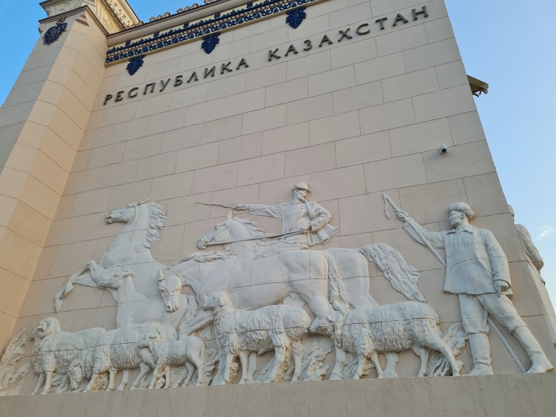 Мобильный квест в Москве «ВДНХ: путешествие сквозь эпохи» – индивидуальная экскурсия
