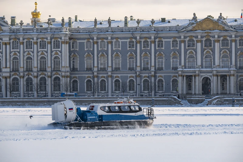 Зимний Петербург с Невы — на судне на воздушной подушке – групповая экскурсия