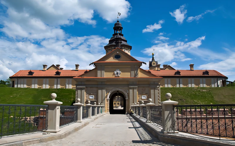 Трансфер из Минска — в замки Мира и Несвижа – индивидуальная экскурсия