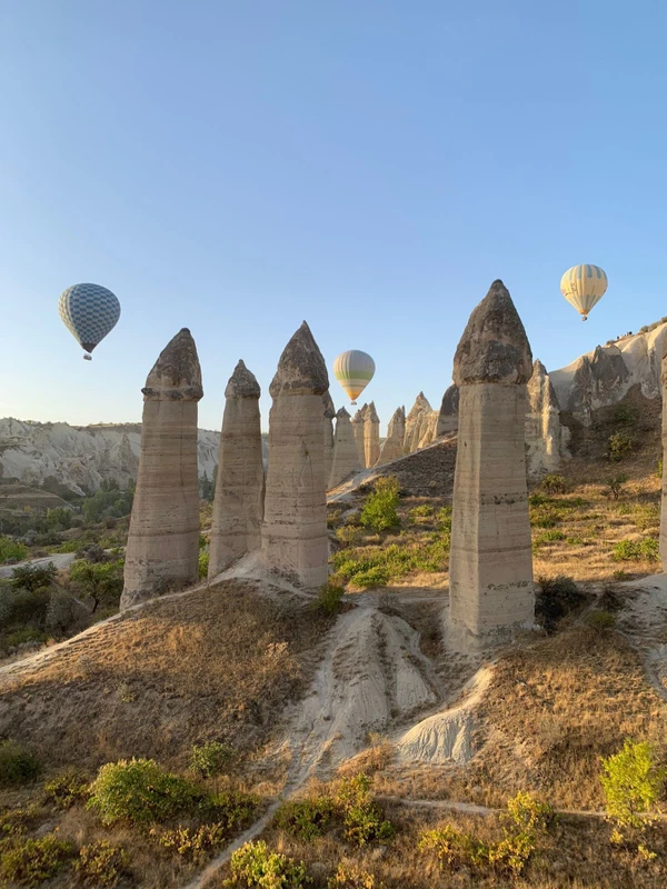 Красный маршрут по Каппадокии: от замка Ухчисар до долин Пашабаг и Дервент – групповая экскурсия