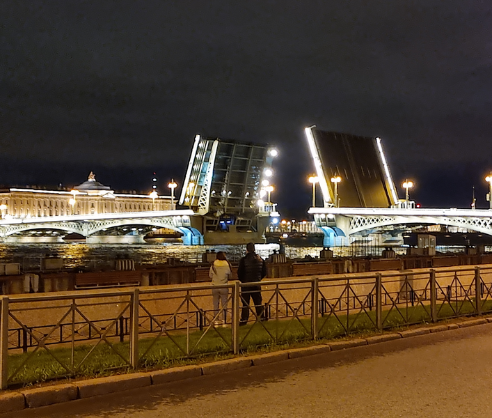 Неспящие в Петербурге – индивидуальная экскурсия