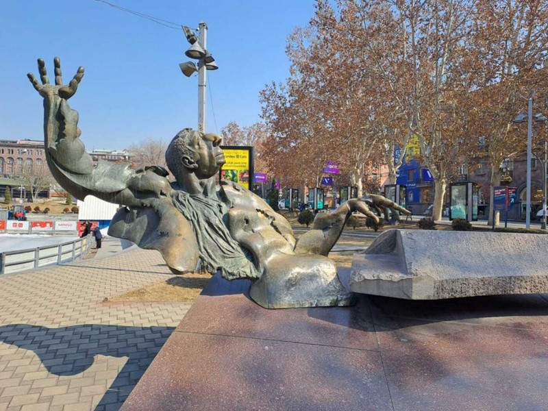 По историческому центру Еревана — с гидом-историком – групповая экскурсия