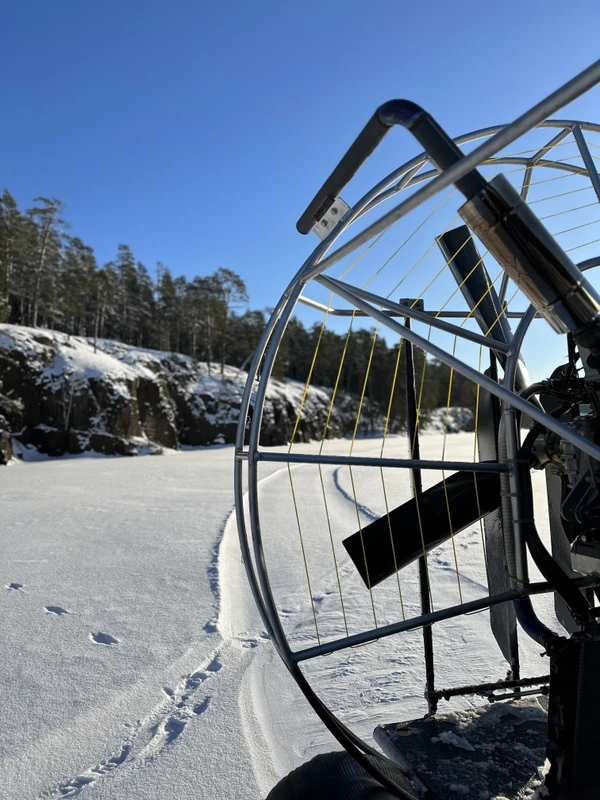 На аэролодке по зимней Ладоге и шхерам — из Сортавалы – групповая экскурсия