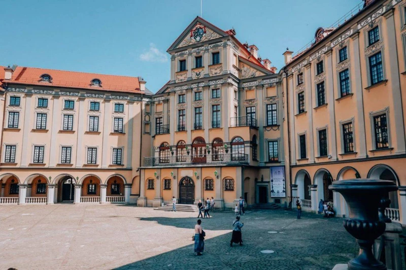 Трансфер «Минск — Несвиж — Минск» с заездом на ферму улиток – индивидуальная экскурсия