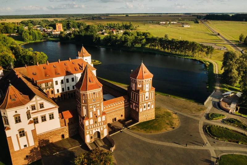 Трансфер к замкам Мира и Несвижа — из Минска – индивидуальная экскурсия
